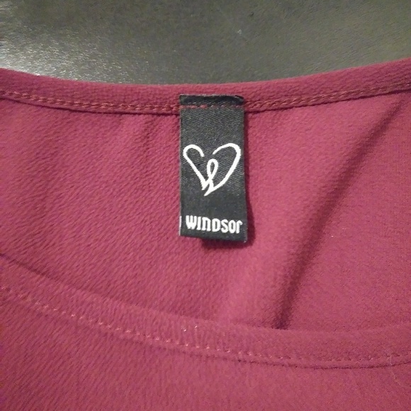 Lace floral wine colored cutout top - Picture 6 of 6